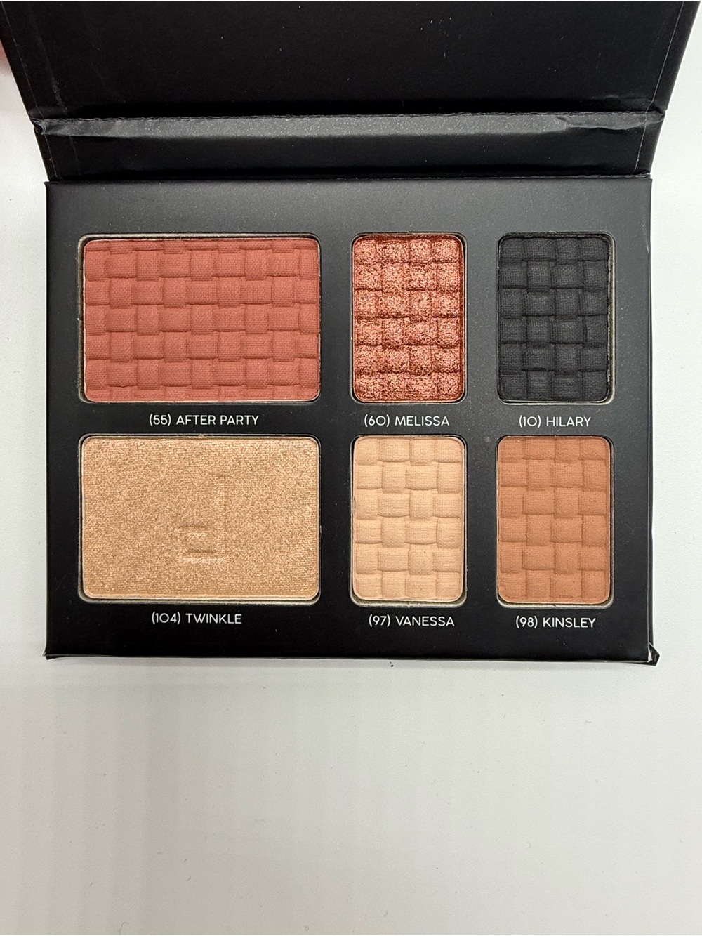 Doucce On The Go Palette - 4 Eyeshadows; 1 Highlighter; 1 Blush - SEALED Package